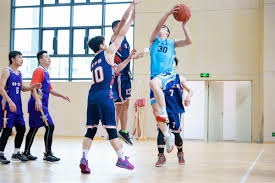 CBA沸腾夜！积分榜有变：广东男篮溃败40分，山东八连胜，青岛升第四